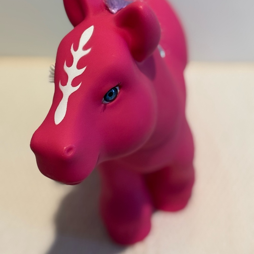 Gi-Go My Little Pony / CPK Fakie
SH-04-B1 Pink Horse with Heart Symbol